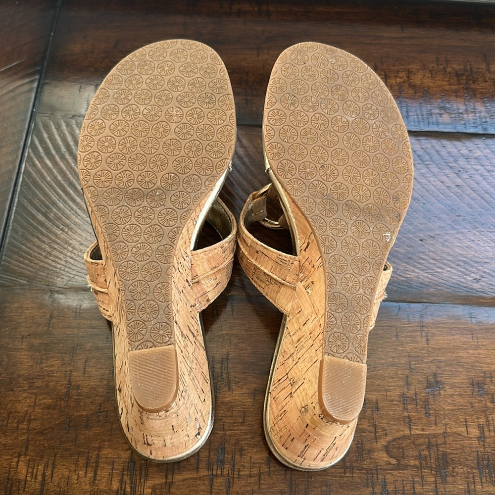 Lilly Pulitzer Gold Corked Pattern Women's Heeled Sandals - Picture 7 of 7